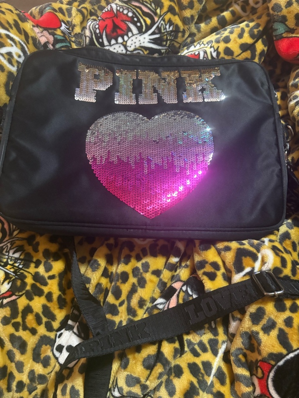 VS PINK laptop case 💜